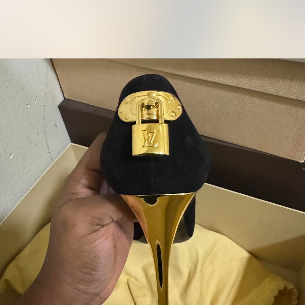 Heels - Picture 2 of 3